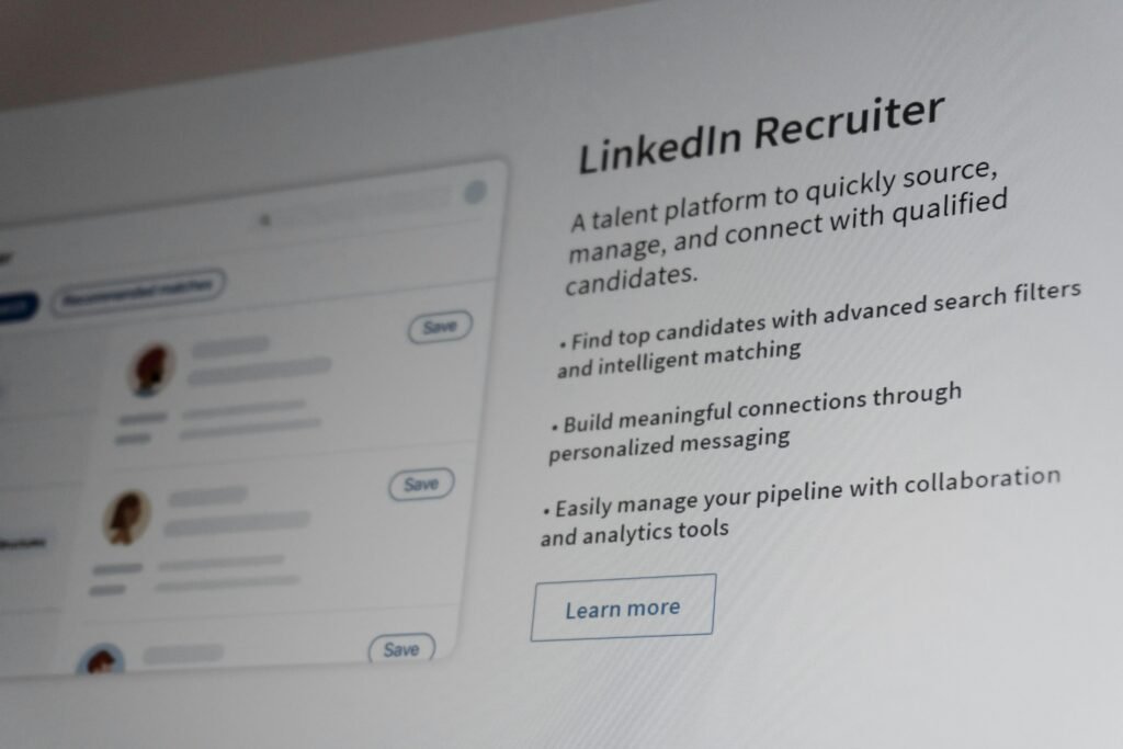 Screenshot der LinkedIn Recruiter Talent-Plattform mit diversen Funktionen zur Bewerberverwaltung und -suche.