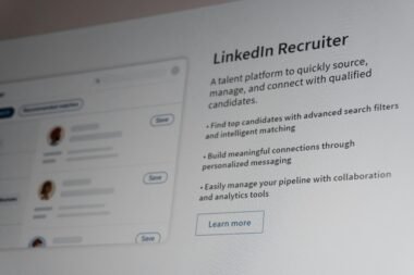 Benutzeroberfläche der LinkedIn Recruiter Talent Plattform mit Such- und Verwaltungsfunktionen.