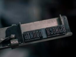 Detailaufnahme eines schwarzen und grauen Metallwerkzeugs, geeignet für technische Anwendungen und Handwerksarbeiten