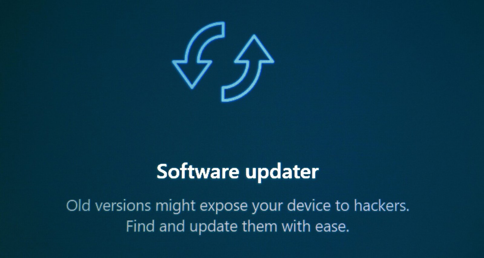 Grafische Darstellung eines Software-Updaters mit Aktualisierungssymbol und Pfeilen, das Software-Updates symbolisiert