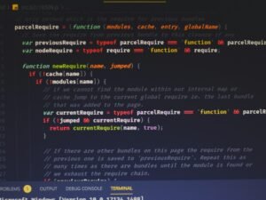 Ein heller, moderner Büroraum mit mehreren Arbeitsplätzen, Computern und Pflanzen, aufgenommen von Ferenc Almasi