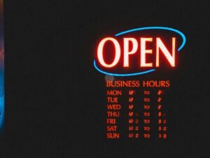 Ausschnitt eines Texts auf weißem Untergrund, passend zum Thema Online-Marketing und Webtechnologien