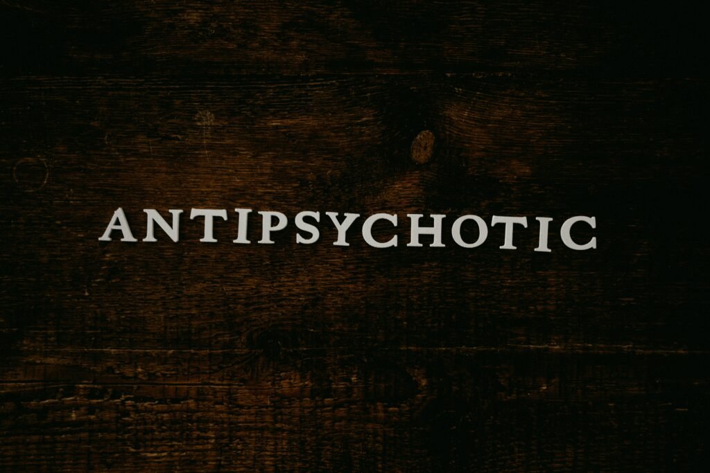 Nahaufnahme von Schrift auf weißem Papier, Symbol für digitale Textgestaltung und Content-Erstellung