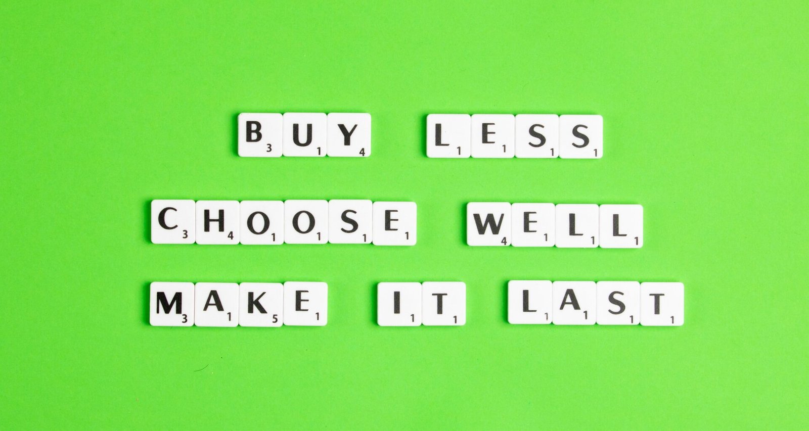 Laptop-Tastatur mit geöffneter Textverarbeitungssoftware als Beispiel für digitale Kommunikation