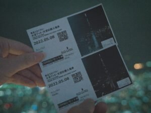 Moderne Darstellung von Text mit klarer Typografie auf neutralem Hintergrund für Technologiethemen