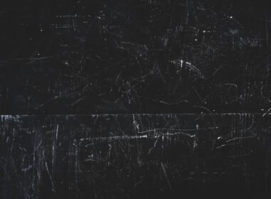 Schwarz-weiße abstrakte Malerei mit organischen Formen, künstlerisch ineinander übergehenden Farbflächen ohne erkennbare Motive