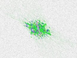 Abstraktes grünes und blaues Fraktalmuster auf weißem Hintergrund als Beispiel moderner Webdesign-Ästhetik