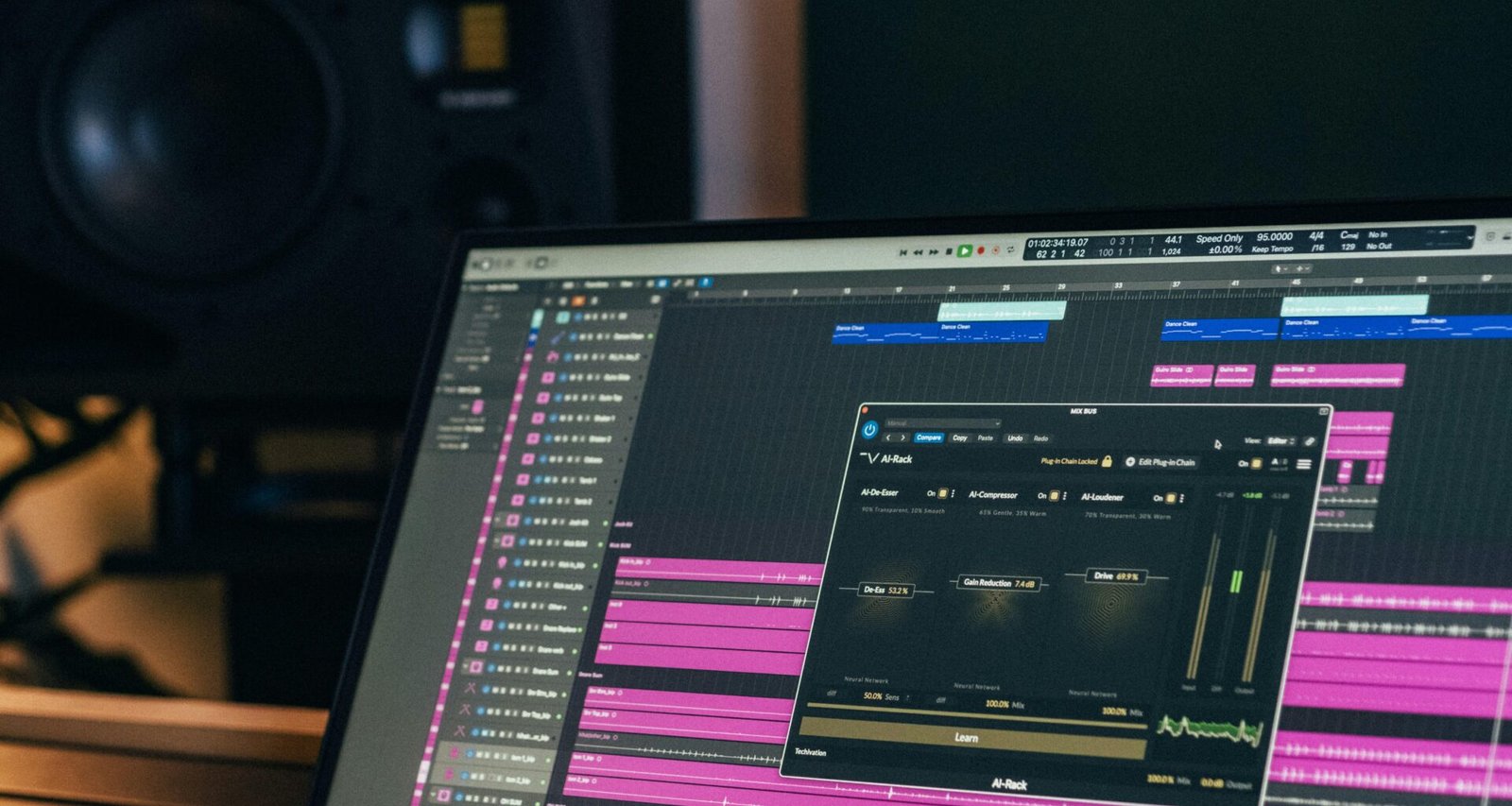 Computerbildschirm mit geöffneter Recording-Software zur Audiobearbeitung und Aufnahme im professionellen Umfeld.