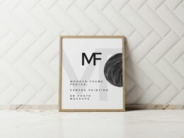 Bilderrahmen auf einem Tresen, platziert neben einer neutralen Wand, Interior-Design-Motiv für moderne Räume