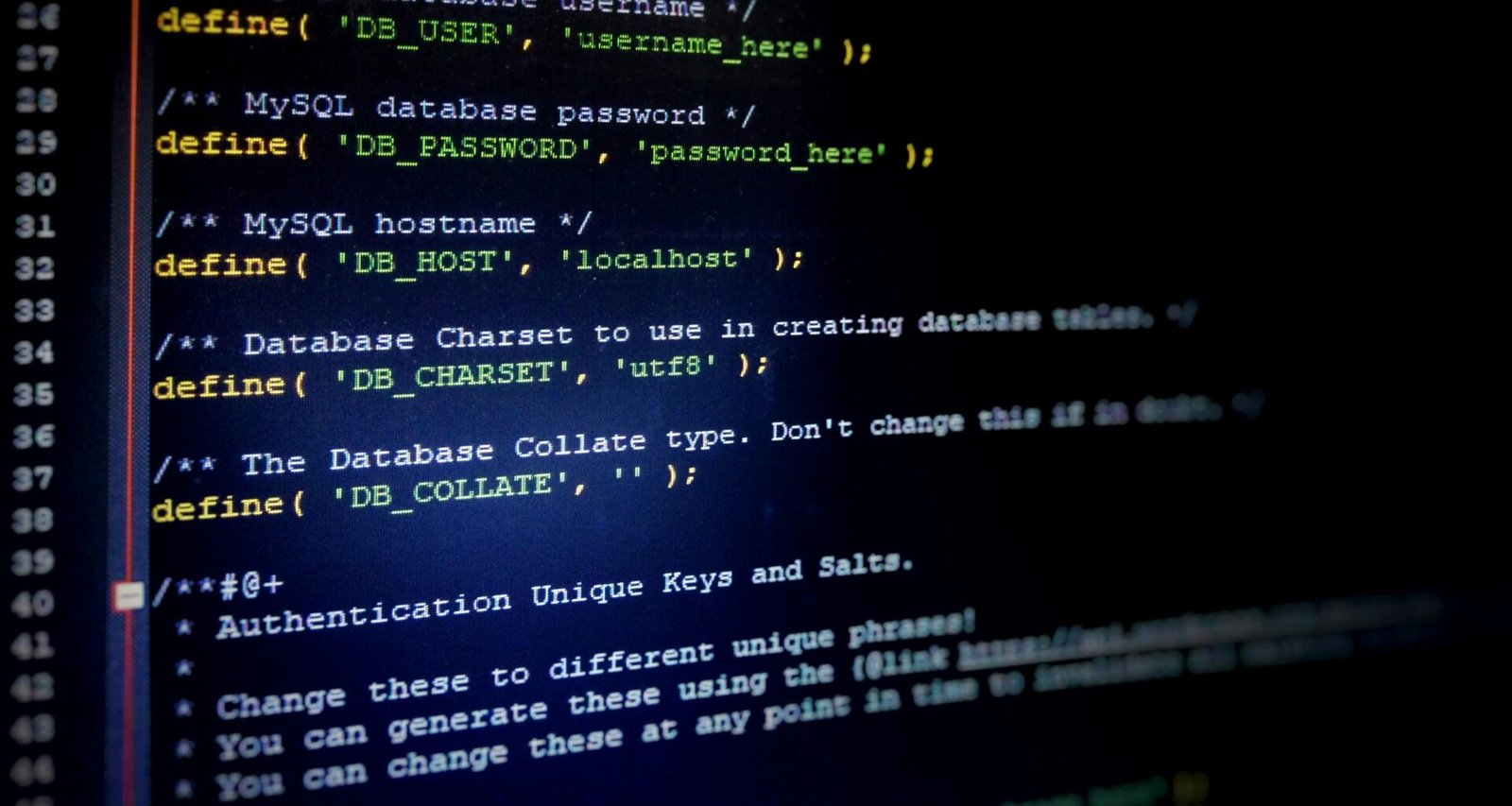 Computerbildschirm mit Codezeilen, die Softwareentwicklung und Programmierung darstellen