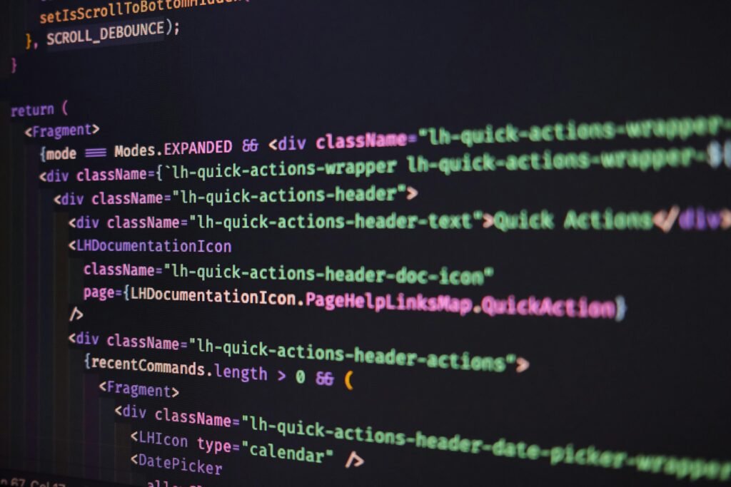 Computerbildschirm mit mehreren Zeilen Text und Code, geeignet für Artikel zu Webentwicklung oder Online-Marketing.