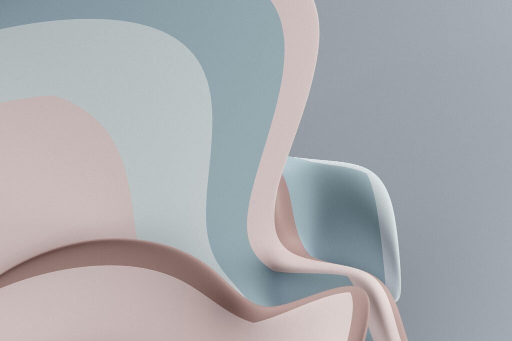 Weißer Stuhl mit weißem Kissen vor neutralem Hintergrund, modernes minimalistisches Möbelstück für Büro oder Zuhause