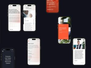 Verschiedene moderne Smartphones liegen nebeneinander auf einer Oberfläche, Details der Geräte sind gut erkennbar.