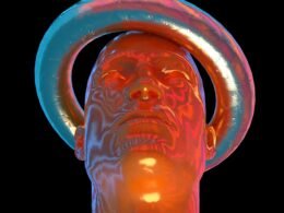 Detailaufnahme einer Person mit metallischem Ring um den Hals, Fotografie von Barbora Dostálová.