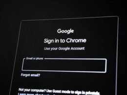 Google Chrome Anmeldeseite mit hervorgehobenem E-Mail-Feld auf einem modernen Bildschirm, Fokus auf Benutzeridentifikation.
