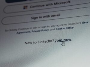 Screenshot des LinkedIn Login-Bildschirms mit der Option 'Jetzt beitreten' zur Registrierung für neue Nutzer