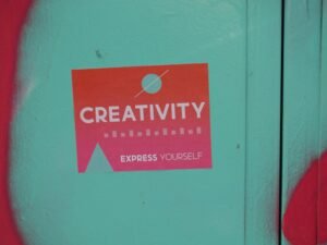 Rotes und weißes Nichtraucher-Schild mit durchgestrachter Zigarette als Symbol für das Rauchverbot in öffentlichen Zonen