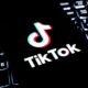 TikTok Logo als zentrales Element auf einer Computer-Tastatur, Symbol für digitale Plattformen im Online-Marketing